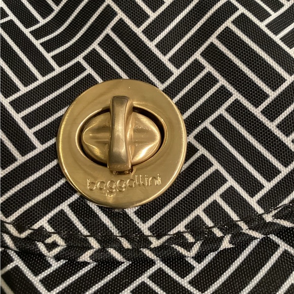 Baggallini Women’s Gold International Oslo Small Hobo Crossbody Purse - Picture 3 of 7